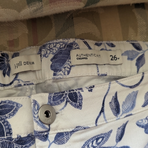 J-jill Floral Cropped Denim Jeans - Picture 2 of 6